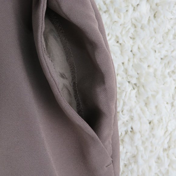 Banana Republic* Women's Pleated Side Zipper Closure Multipocketed Shorts~Size 2 - Picture 8 of 10